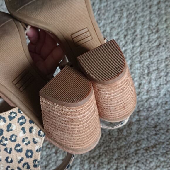 TOMS OrthoLite Majorca Cutout Sandals Natural Textured Cheetah size 7 - Picture 16 of 16